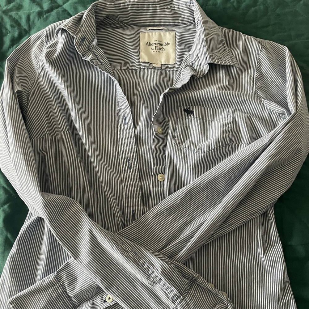 Button down - Picture 2 of 3